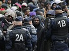 Francouzské úady v pátek zaaly s vyklízením provizorního uprchlického tábora...