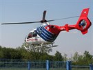 Vrtulnk zdravotnick zchrann sluby Olomouckho kraje u heliportu na...