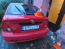 Mlad� �idi�ka hyundai nezvl�dla na rovn�m �seku silnice ��zen� a nabourala do...