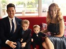 Michael Bublé, jeho manelka Luisana Lopilatová a jejich synové Noah a Elias...
