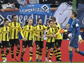 Fotbalist borussie Dortmund oslavuj v utkn proti Hamburku svho hlavnho...