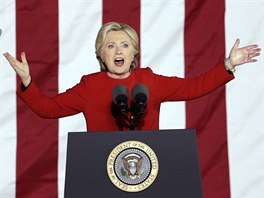 Hillary Clintonov na poslednm pedvolebnm mtinku ve Philadelphii. (8....