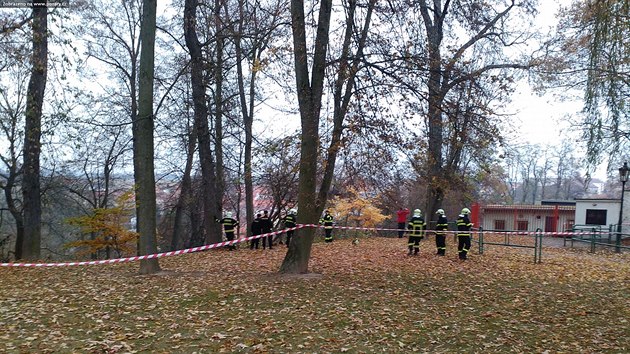 V zmeckm parku ve Vlaimi se sesula pda. Zniila jednu budovu a zavalila st kina (5. listopadu 2016)
