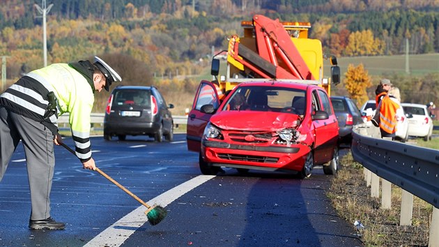 idie rno pekvapila ledovka, v kraji se stalo na ticet dopravnch nehod.