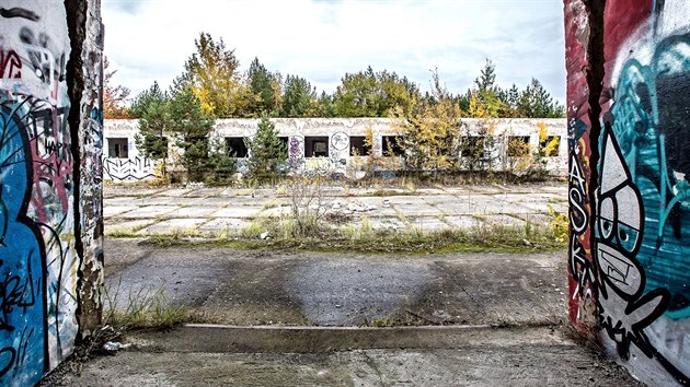 Bývalý vojenský areál Mokré. Komunistická opuštěná vojenská základna leží v lese kousek od Plané u Českých Budějovic. V současnosti začala demolice budov.
