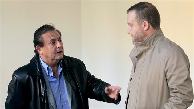 Bývalý náměstek primátora Brna Radomír Jonáš (vlevo) stanul před soudem. Je obžalovaný za zpronevěru a porušení povinnosti při správě cizího majetku. (3.11.2016)
