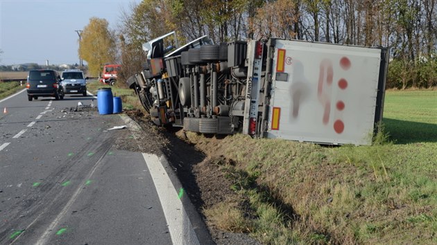 Tragick stet osobnho automobilu s kamionem u Vracova na Hodonnsku (5. listopadu 2016).