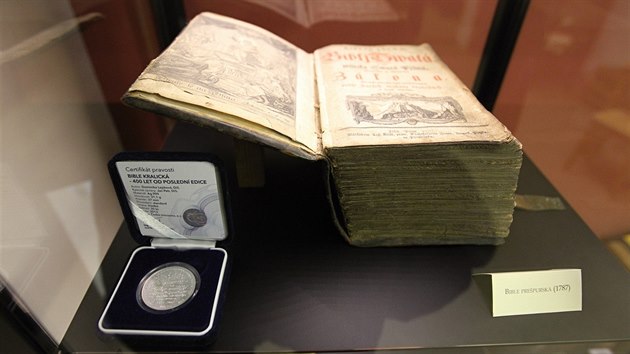 Mal muzeum Bible ve Starm Pelhimov pedstavuje na tyi stovky nejrznjch vtisk Bible v osmi destkch jazyk.