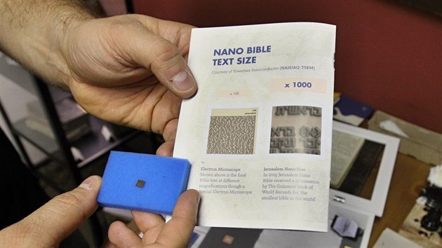 Malé muzeum Bible ve Starém Pelhřimově představuje na čtyři stovky nejrůznějších výtisků Bible v osmi desítkách jazyků.