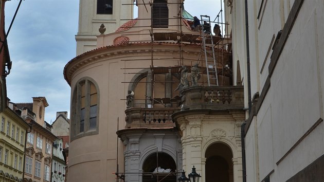 Vlask kaple Nanebevzet Panny Marie v Karlov ulici prochz rekonstrukc (1.11.2016).