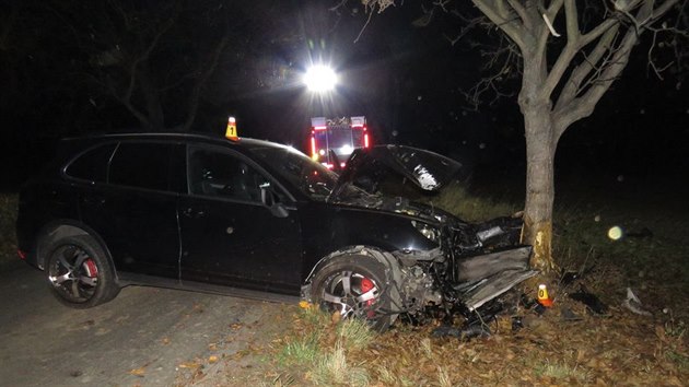 idi manipuloval s autordiem a se svm porsche narazil do stromu. Pozitivn vsledek dechov zkouky odmtl s tm, e vypil jen nealkoholick piva.