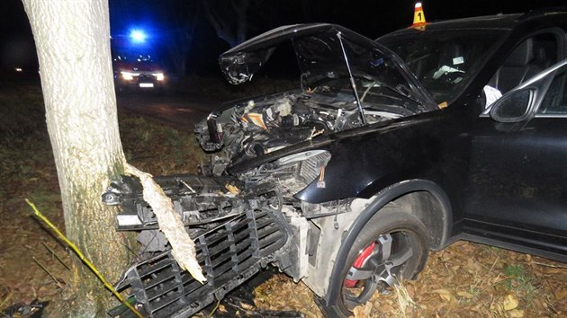 idi manipuloval s autordiem a se svm porsche narazil do stromu. Pozitivn vsledek dechov zkouky odmtl s tm, e vypil jen nealkoholick piva.