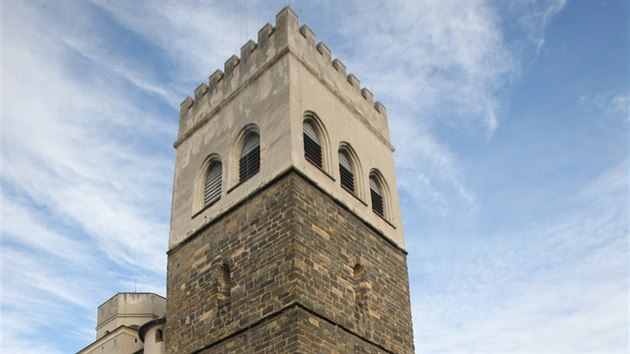 V olomouckho kostela svatho Moice, na jejm vrcholu ve vce 46 metr se nachz populrn vyhldka.