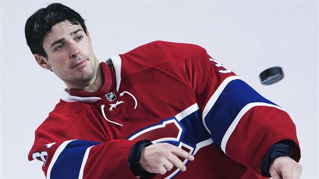 Montrealsk brank Carey Price daroval puk, kter nepustil za sv zda v duelu s Vancouverem.