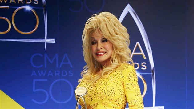 Dolly Partonová na CMA Awards (Nashville, 2. listopadu 2016)