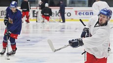 Petr Holík střílí na tréninku českého hokejové reprezentace v Plzni