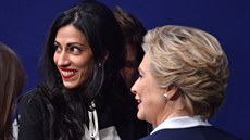 Huma Abedinová je dlouholetou blízkou spolupracovnicí Hillary Clintonové