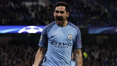 RADOST. Záloník Manchesteru City Ilkay Gündogan slaví vyrovnávací trefu do...