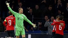 Branká Bayernu Manuel Neuer krátce poté, co inkasoval gól od PSV Eindhoven.