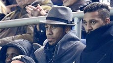 Útoník Pierre-Emerick Aubameyang sleduje utkání Ligy mistr mezi Dortmundem a...