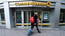 Poboka Commerzbank v nmeckém Frankfurtu (ilustraní snímek)