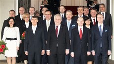 Ministři vlády premiéra Bohuslava Sobotky na společné fotografii po jmenování...