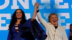 Hillary Clintonová s Katy Perry v Pensylvánii, 5. 11. 2016