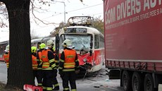 V Praze 6 vykolejila v dsledku sráky s nákladním autem tramvaj (5. listopadu...