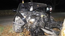 �idi� manipuloval s autorádiem a se svým porsche narazil do stromu. Pozitivní...