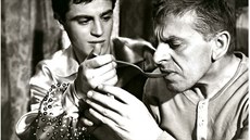 Jan Tíska s Jozefem Kronerem v dramatu Lidé z maringotek (1966)