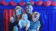Michael Bublé, jeho manželka Luisana Lopilatová a jejich synové Elias a Noah...