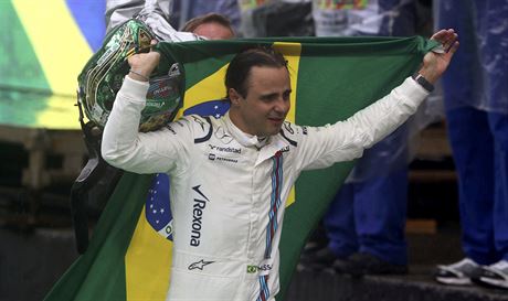 Brazilec Felipe Massa domc Velkou cenu nedokonil, se slzami v och pak s...