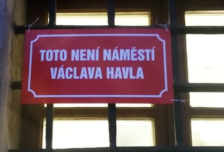 Jméno Václava Havla Litomyl na tabulce na námstí v historickém jádru nechce,...