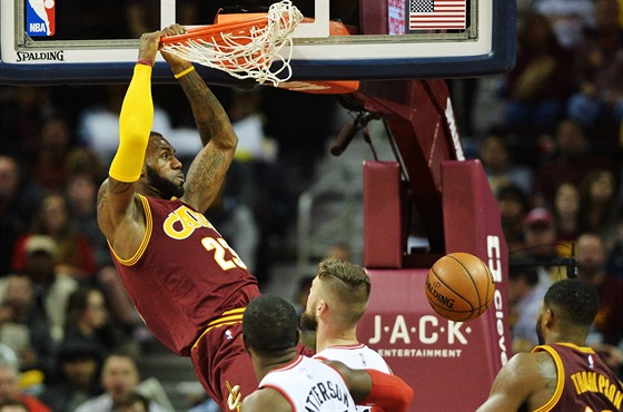 LeBron James z Clevelandu práv zavsil v utkání s Torontem.