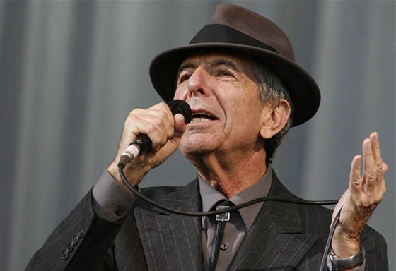 Z festivalu v Glastonbury - Leonard Cohen - (29. ervna 2008)