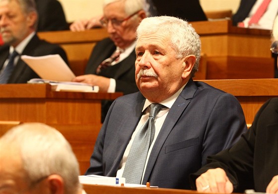 Senátor Václav Chaloupek byl jedním z politiků, kteří předčasně odešli z inauguračního projevu prezidenta Miloše Zemana.