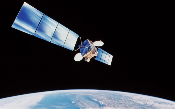 Komunikační satelit