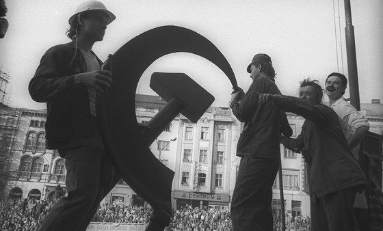 U příležitosti 60. narozenin uspořádal Petr Zatloukal projekt Profocený čas s podtitulem Výstavy pro tuláky. Jednou z nich je expozice Gaudeamus zachycující dění během sametové revoluce v Olomouci.