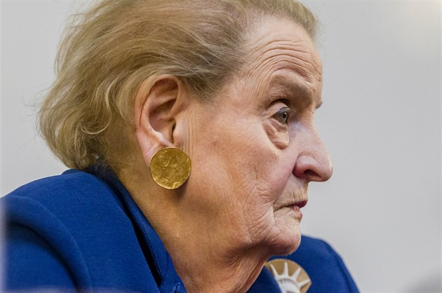 Noblesní dáma a zásadový člověk, vzpomínají čeští politici na Albrightovou