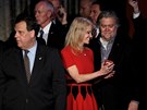 Dv vedoucí osobnosti kampan Donalda Trumpa - Stephen Bannon a Kellyanne...