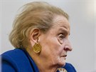 Nkdejí ministryn zahranií USA Madeleine Albrightová diskutovala se studenty...