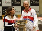 Kapitánka francouzského týmu Amélie Mauresmová a vdce eských tenistek Petr...