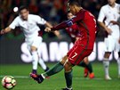 Cristiano Ronaldo otevírá skóre zápasu mezi Portugalskem a Lotyskem z...