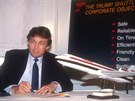 Donald Trump pi pevzetí aerolinek Eastern Air Lines v roce 1989.