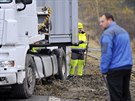 Havarovaný kamion zatarasil na osm hodin hlavní tah z Jihlavy na Znojmo.