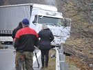Havarovaný kamion zatarasil na osm hodin hlavní tah z Jihlavy na Znojmo.