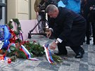 Vicepremiér Andrej Babi u památníku 17. listopadu na Národní tíd