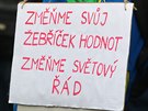 Na Letenské pláni se sely piblin ti stovky lidí na shromádní na podporu...