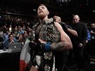 Conor McGregor opoutí oktagon se dvma tituly UFC.