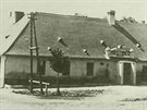 Hostinec v Hradovicích na historickém snímku.